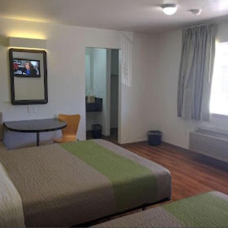 הות'ורן American Inn מראה חיצוני תמונה